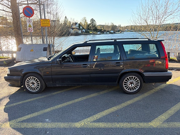 Volvo 850 2 of 5