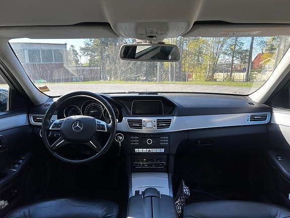 Mercedes-Benz E220 5 of 5
