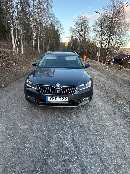 Skoda Superb 2 of 5