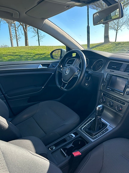 Volkswagen Golf VII 4 of 6