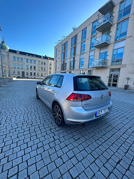 Volkswagen Golf VII 2 of 6
