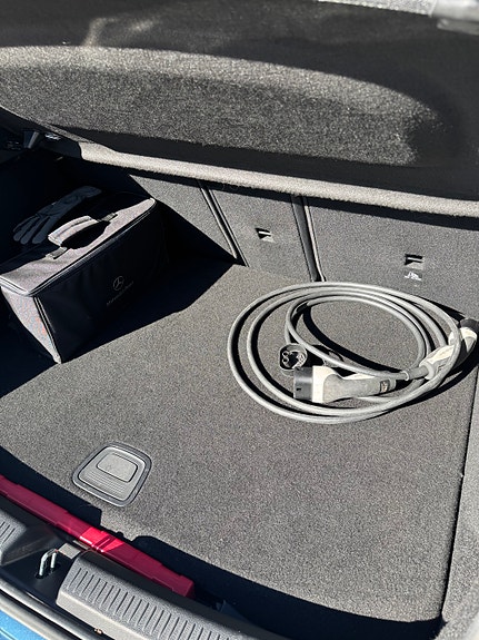 Mercedes-Benz A250 e 4 of 5