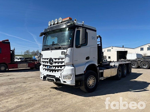 Mercedes-Benz Arocs 3251 Lastväxlare med plogutrustning...