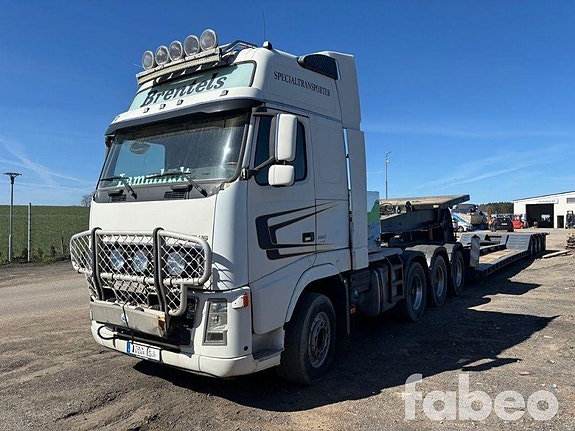 Volvo FH16-32 660 Tungdragare med Maskintrailer (129673)