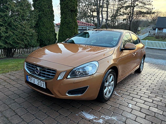 Volvo S60 4 of 5