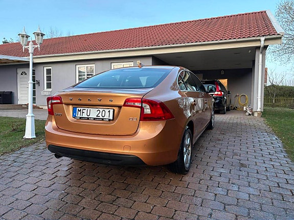 Volvo S60 2 of 5