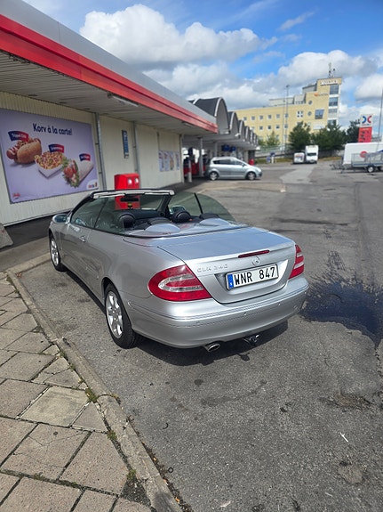 Mercedes-Benz CLK240 3 of 12