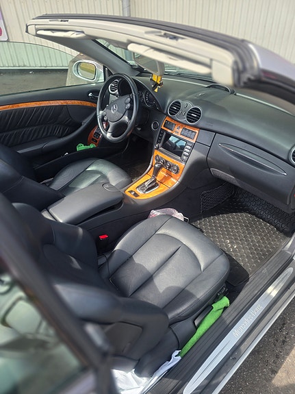 Mercedes-Benz CLK240 6 of 12