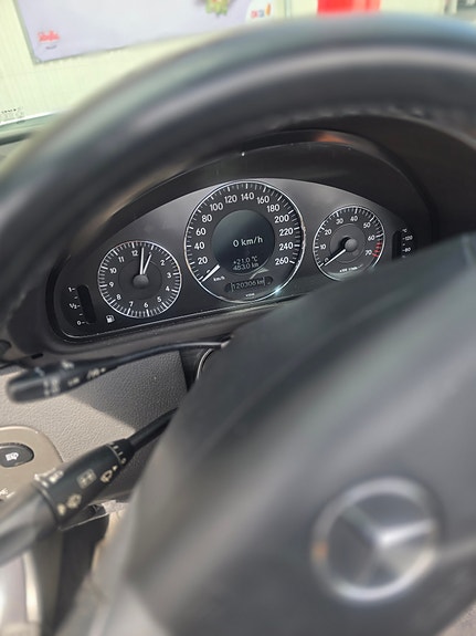 Mercedes-Benz CLK240 5 of 12