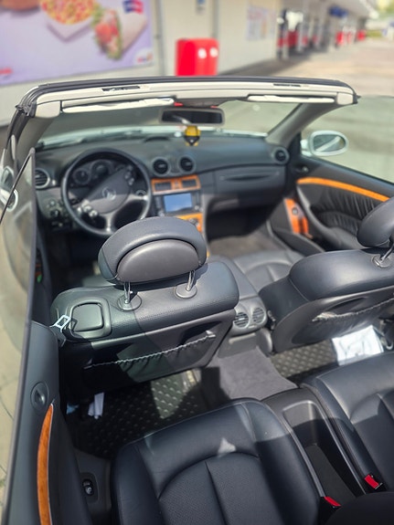 Mercedes-Benz CLK240 8 of 12