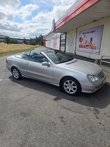 Mercedes-Benz CLK240 4 of 12