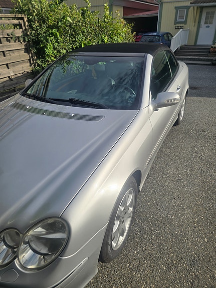 Mercedes-Benz CLK240 10 of 12