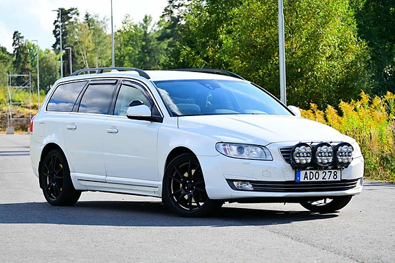 Volvo V70 2 of 4