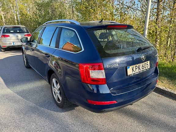 Skoda Octavia 2 of 5
