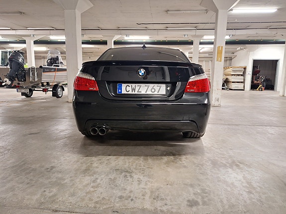 BMW 550i 4 of 5