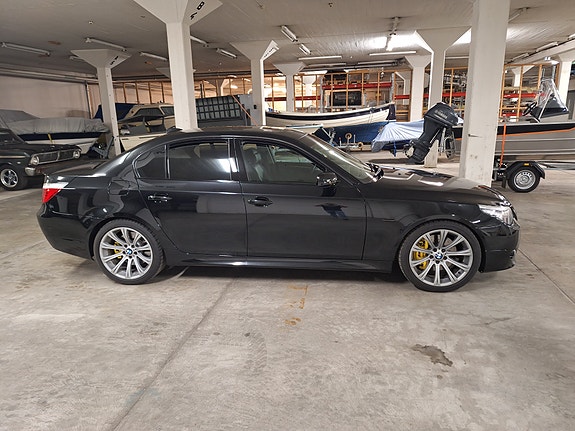 BMW 550i 2 of 5
