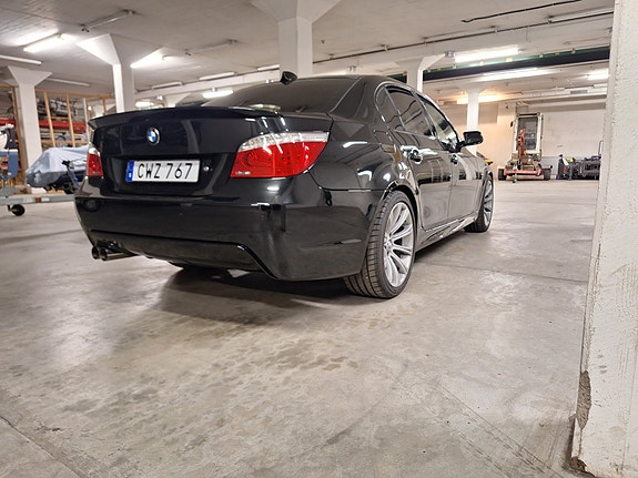 BMW 550i 3 of 5