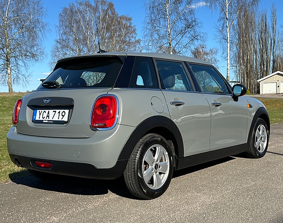 MINI One 3 of 5