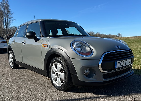MINI One 2 of 5
