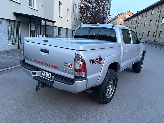 Toyota Tacoma 3 of 5