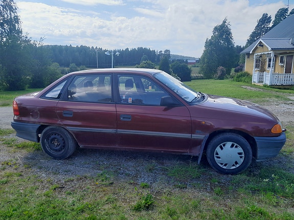Opel Astra 4 of 5