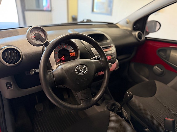 Toyota Aygo 7 of 13