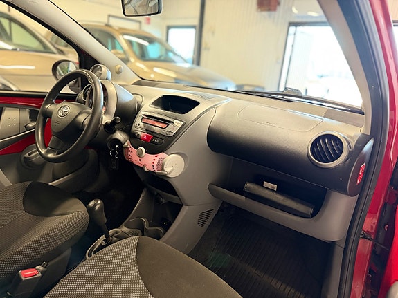 Toyota Aygo 8 of 13