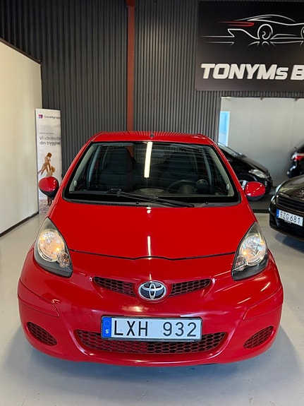 Toyota Aygo 2 of 13