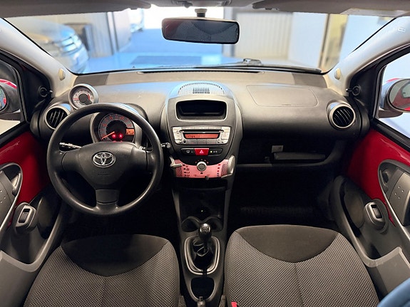 Toyota Aygo 11 of 13
