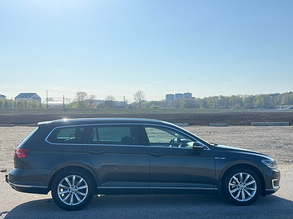 Volkswagen Passat 3 of 5
