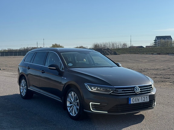 Volkswagen Passat 2 of 5
