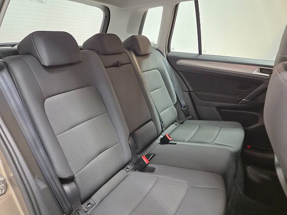 Volkswagen Golf Sportsvan 20 of 23
