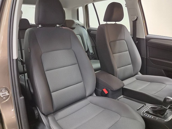 Volkswagen Golf Sportsvan 6 of 23