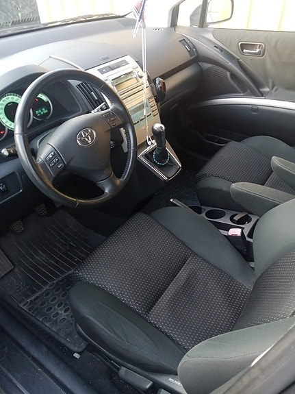 Toyota Corolla Verso 4 of 5