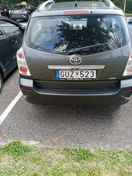 Toyota Corolla Verso 2 of 5