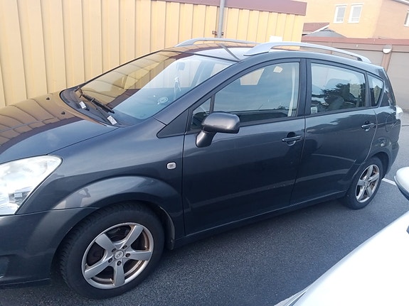 Toyota Corolla Verso 3 of 5