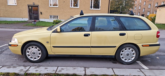 Volvo V40 3 of 5