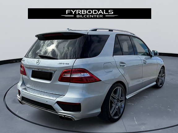 Mercedes-Benz ML63 3 of 5