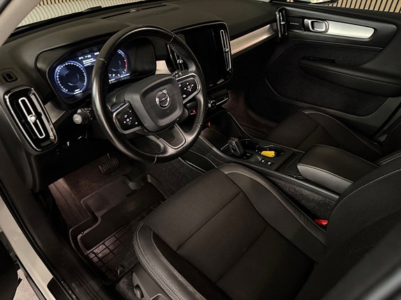 Volvo XC40 13 of 21