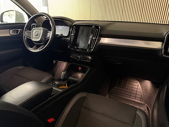 Volvo XC40 16 of 21