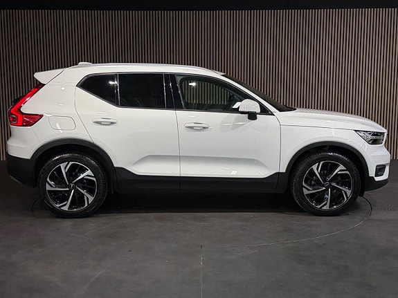 Volvo XC40 7 of 21