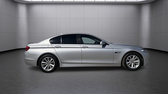 BMW 520d 2 of 5