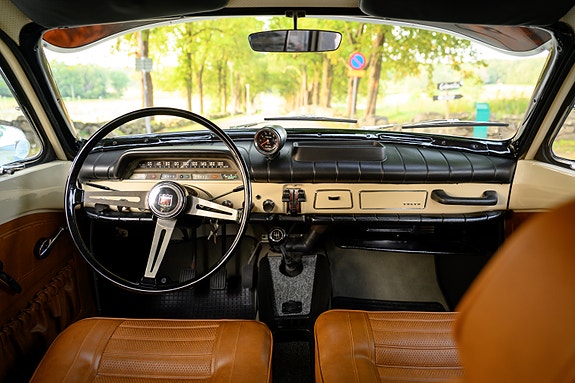 Volvo Amazon 3 of 5