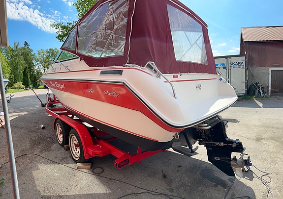 Sea Ray 230 Cuddy Cabin Daycruiser 9 of 10