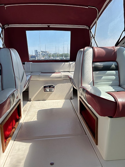 Sea Ray 230 Cuddy Cabin Daycruiser 5 of 10