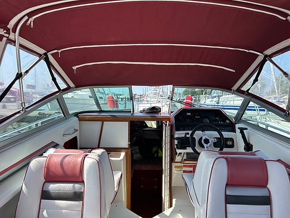 Sea Ray 230 Cuddy Cabin Daycruiser 6 of 10