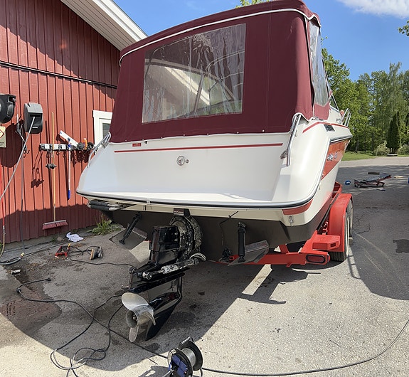 Sea Ray 230 Cuddy Cabin Daycruiser 8 of 10