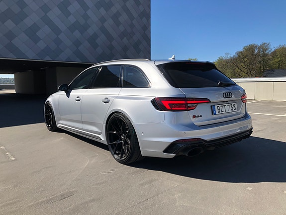 Audi RS4 4 of 5