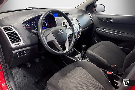Hyundai i20 10 of 15