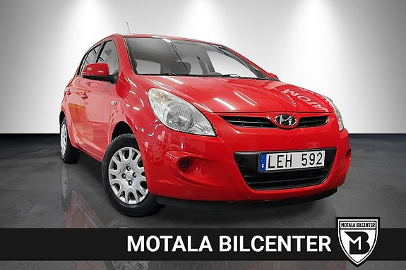 Hyundai i20 2 of 15